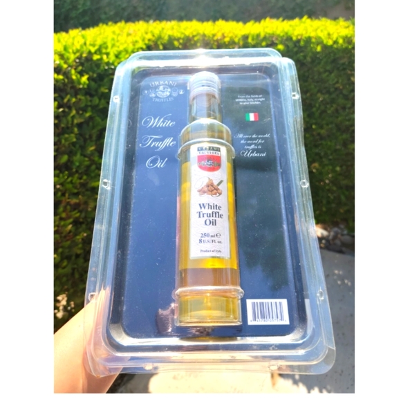 NWT White Truffle Oil (250 ml) Urbani - 8 fl oz - Picture 1 of 3